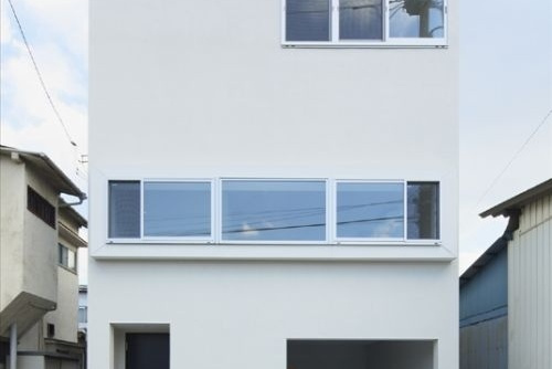 シンプルな外観｜注文住宅×３階建て×モルタル外壁