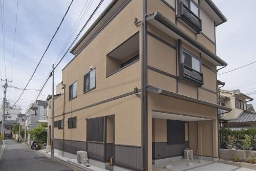 京の町屋を３階建てで現代風に建てました