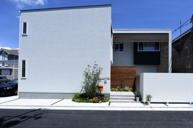 【大阪】中庭を囲むL字型のパッシブデザイン住宅