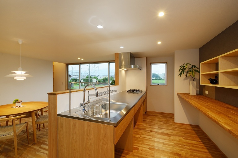 ステンレスの天板が美しいシンプルな製作キッチン