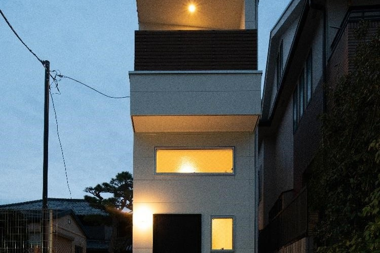 【世田谷区】細長敷地を利用した玄関・リビングを持つ狭小住宅