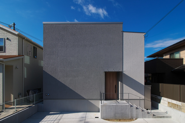 【大阪】8帖の大きな吹き抜けのあるパッシブデザイン住宅