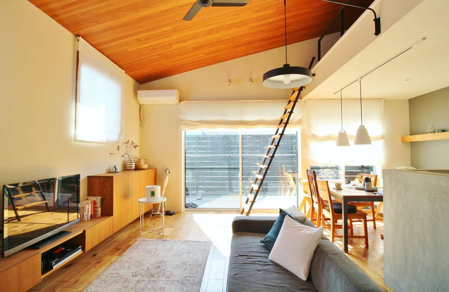 2階リビングで開放的な暮らし｜木造住宅×アウトドアリビング×おしゃれな家