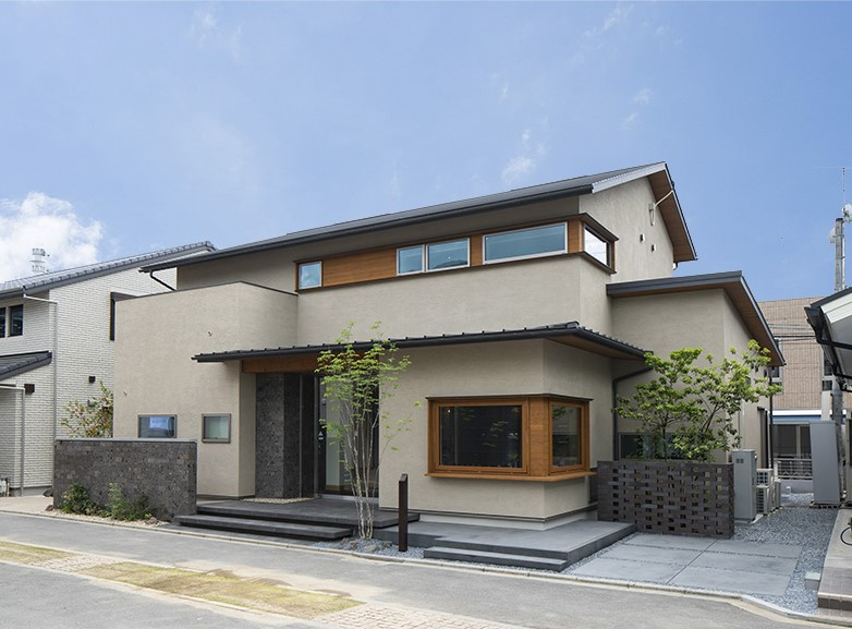 京都に生き続ける家｜重量木骨×スキップフロア×アウトドアリビング