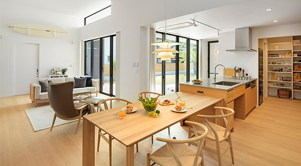 趣味と住空間を自然にリンクさせた平屋