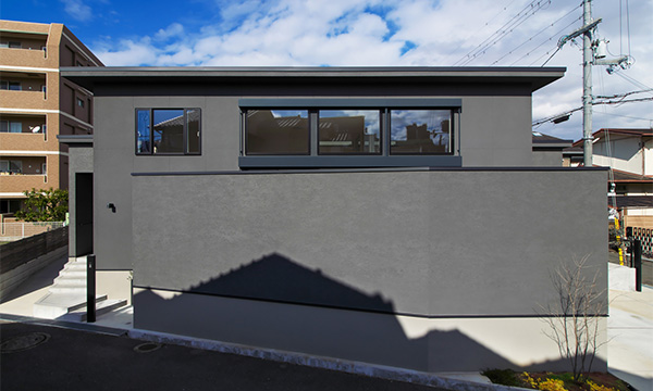 【大阪】ほとんど平屋でパッシブ設計！中庭のある完全分離型二世帯住宅
