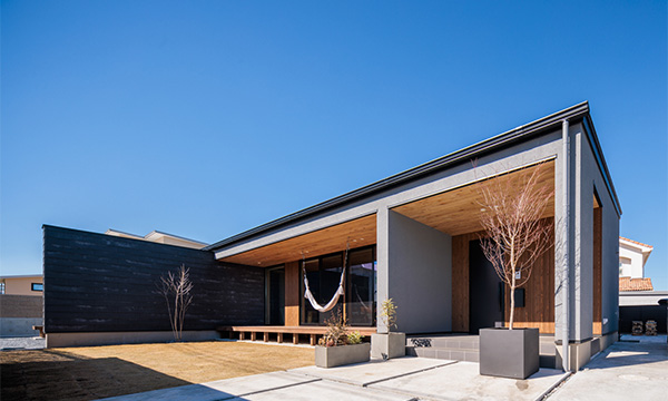 ウチとソトがつながる平屋の家