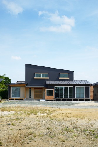 3つの異なる屋根勾配の住宅
