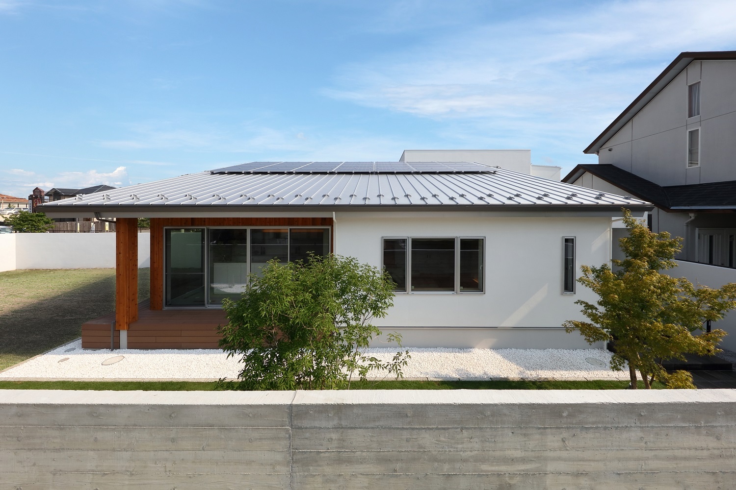 平屋建築の成功のカギは 外観デザインにあり 家づくりの参考にしたい平屋選 重量木骨の家