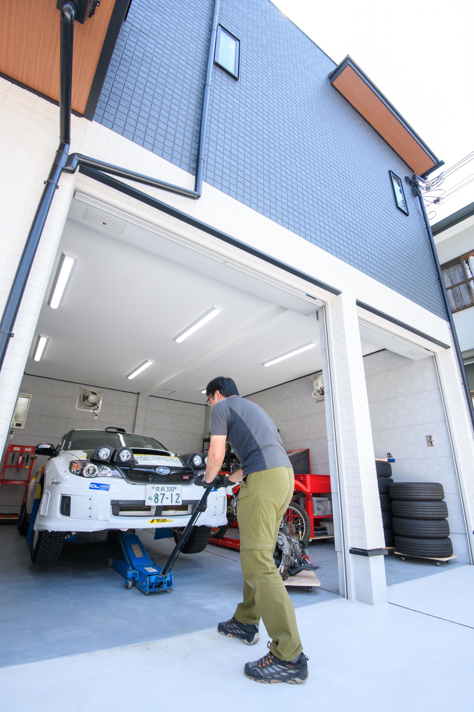 趣味の車を楽しめるビルトインガレージ