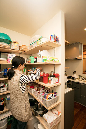 パントリーが必要なライフスタイルとは メリットやおしゃれな収納アイデアのチェックポイント 重量木骨の家 パントリーが必要なライフスタイルとは メリットやおしゃれな収納アイデアのチェックポイント 重量木骨の家