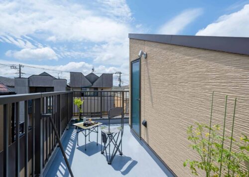 3階建て住宅のルーフバルコニー