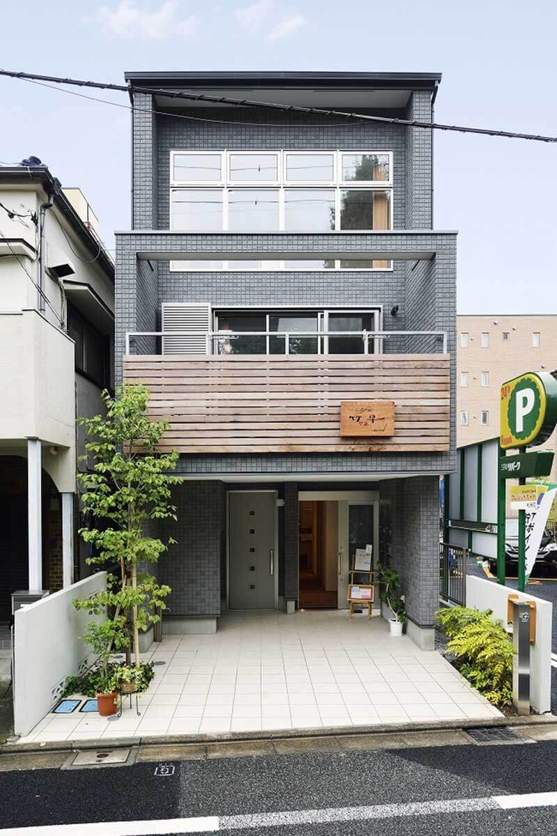 都心の緑を生かす店舗併用住宅