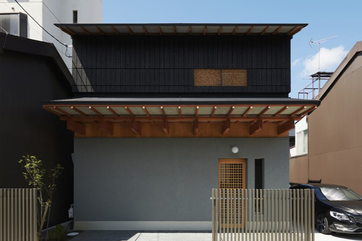 和の趣を感じる外観