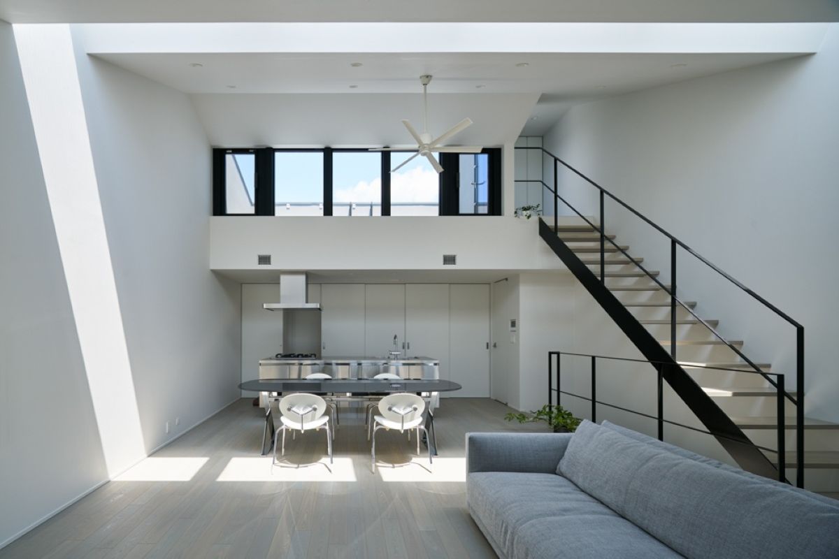 開放的なルーフバルコニーがあるリビング