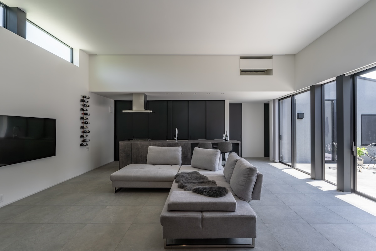 モノトーンで統一されたモダンなLDK