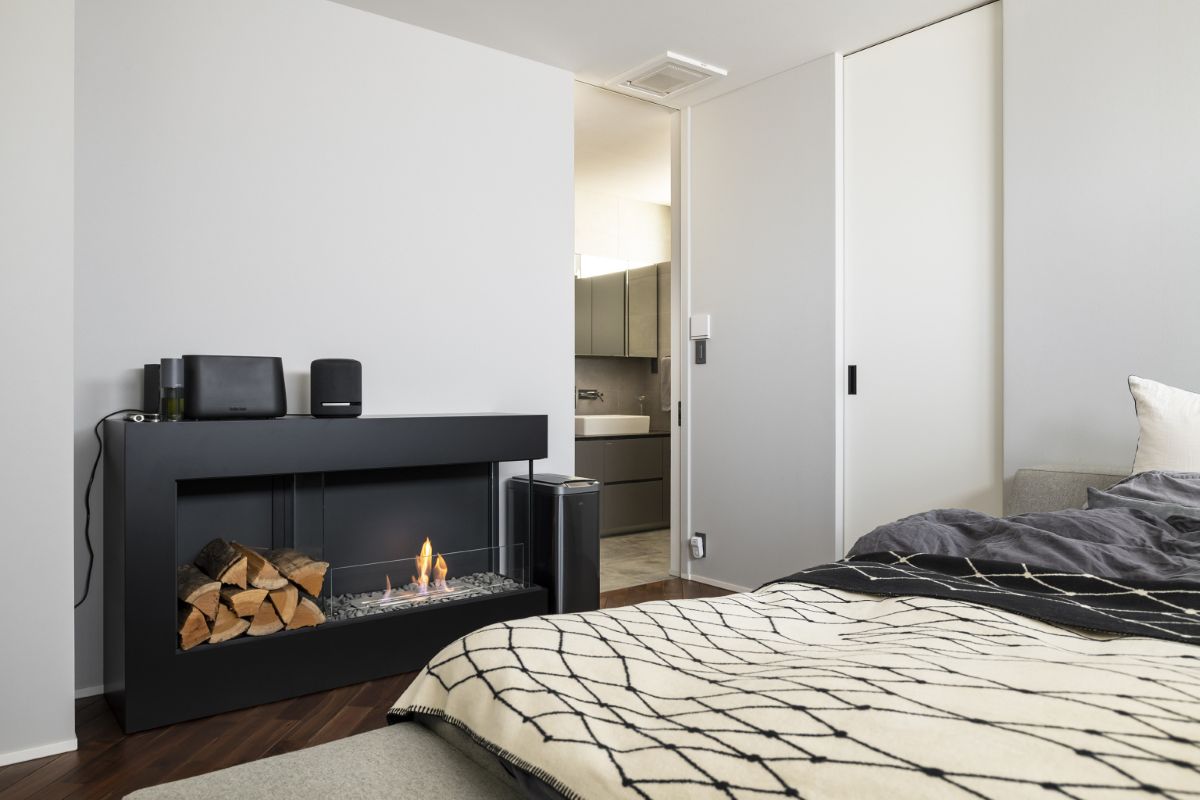 エタノール暖炉が心地よい寝室
