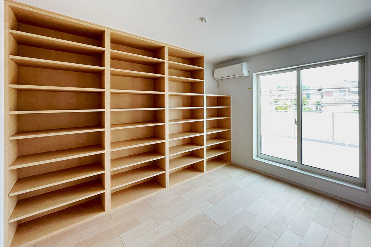 魅せる収納の造作家具の本棚