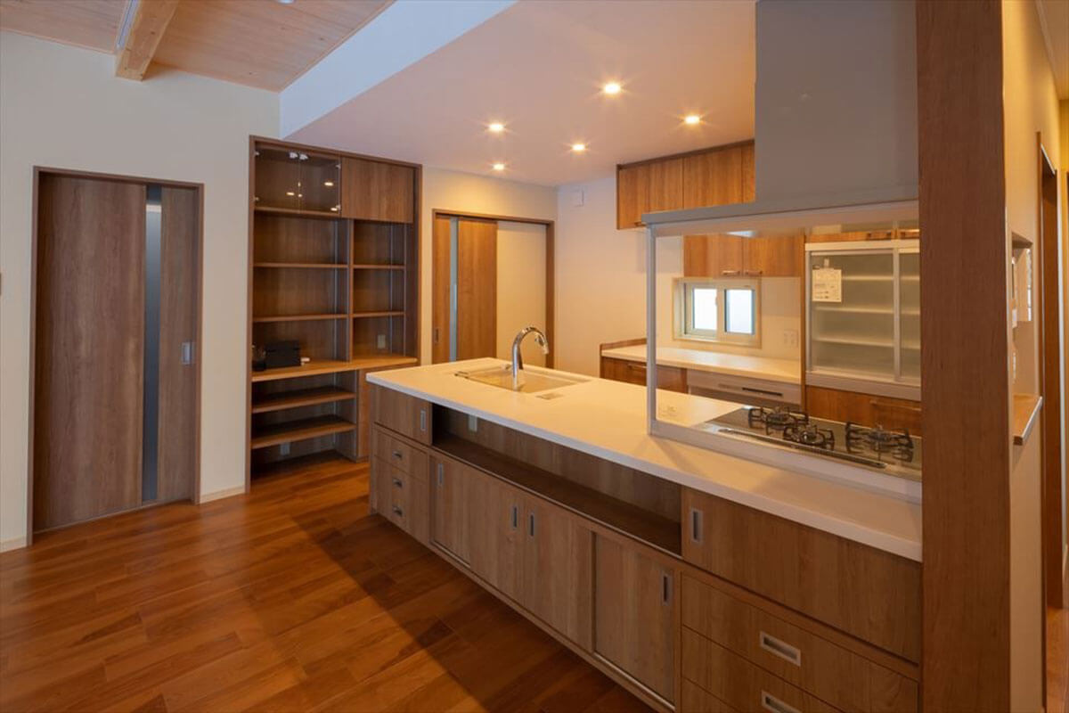 木製の造作家具とキッチン屋