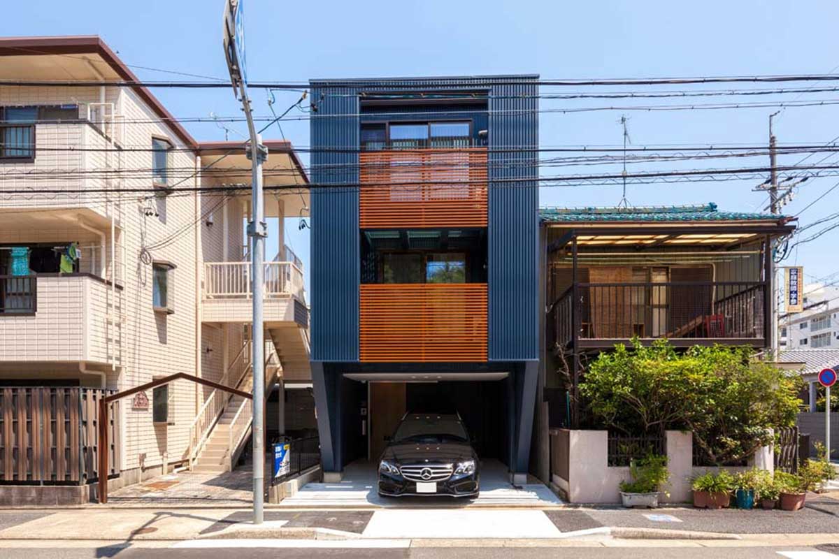30坪の間取りの3階建て住宅の外観