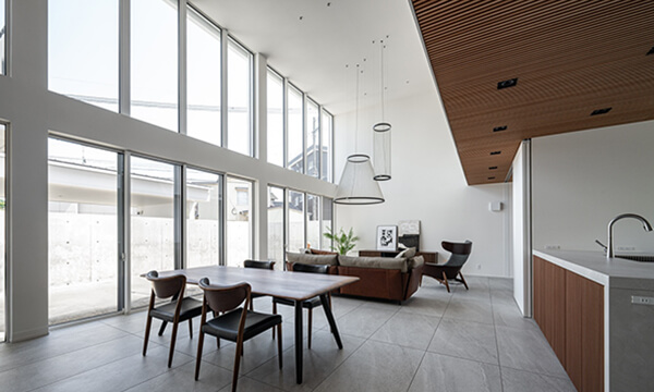 ラグジュアリーモダンで統一し、全体的に高級感のあるLDK