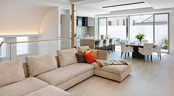 個性的な敷地を逆手に取った都市の邸宅