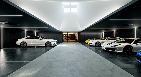 名車を眺め、共に過ごすカーギャラリー