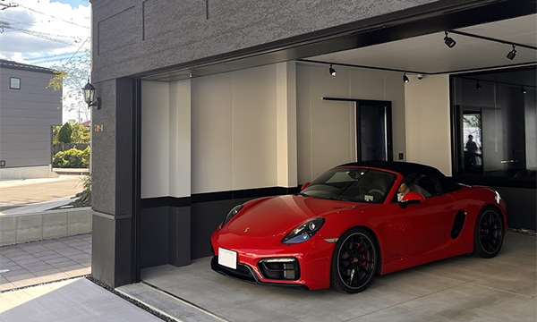 Ｆ1現地観戦が趣味の車好きご夫婦が建てるビルトインガレージハウス　ポルシェを眺めながら暮らしを楽しむ家日進市
