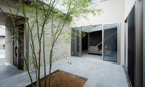 中庭のあるホテルライクな住まい