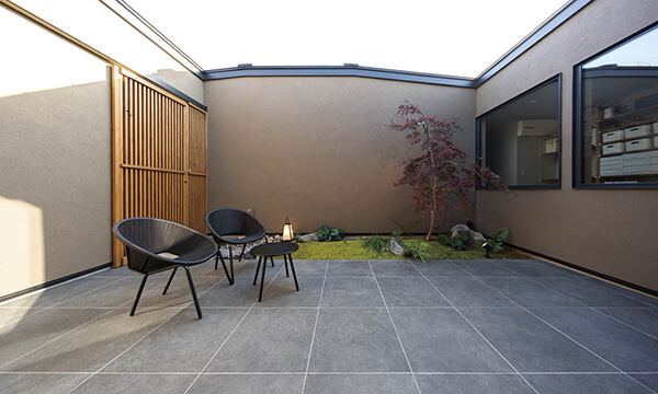 囲まれた中庭と開放的なＬＤＫがつながる平屋の家