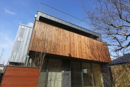 大開口と吹抜でつながる２世帯の家