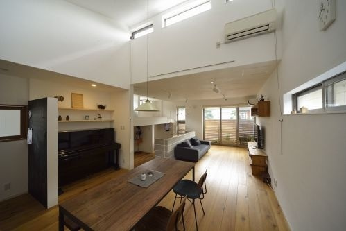 二世帯住宅における子供部屋の新しい考え方の家 間仕切りのないリビング ダイニング チルドレンエリア 子供部屋 重量木骨の家 選ばれた工務店と建てる木造注文住宅