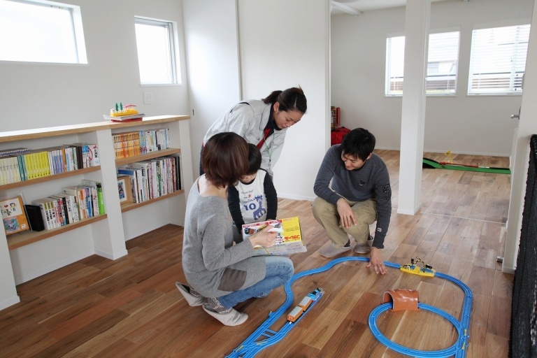 中庭と吹抜けで明るい家｜木造住宅×北向きの土地×シンプル