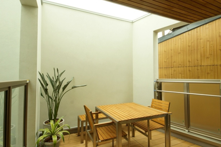 【東京都世田谷区】くつろぎの広々バルコニー
