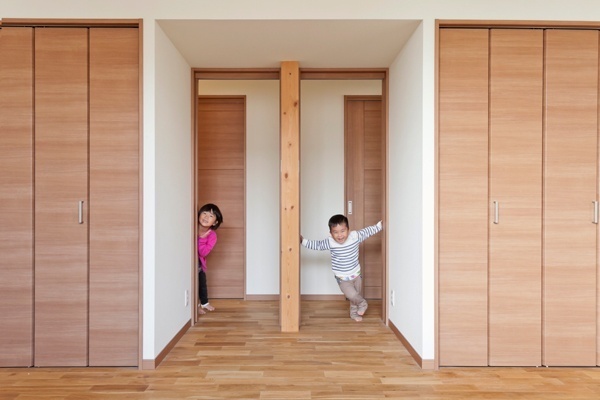 子供と暮らす住まいの風景 清須の家 将来間仕切okのつながる子ども部屋 重量木骨の家 選ばれた工務店と建てる木造注文住宅