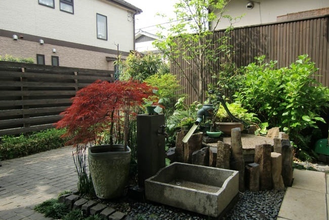 庭に設置したポンプ式の井戸