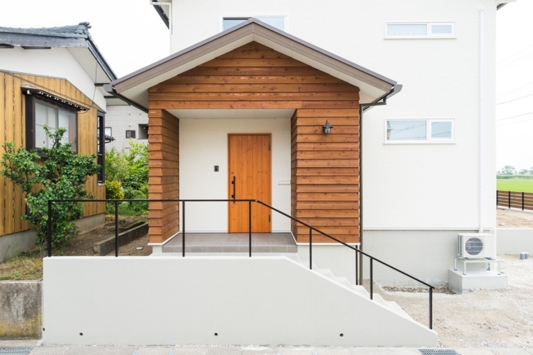 田園風景を望むナチュラルデザインの木の家