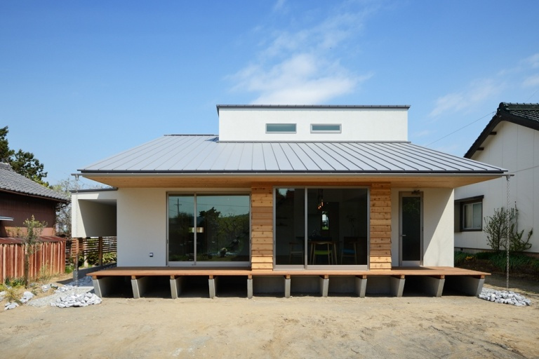 西尾市 家武町の家 大きな片流れ屋根の平屋のような外観 重量木骨の家 選ばれた工務店と建てる木造注文住宅