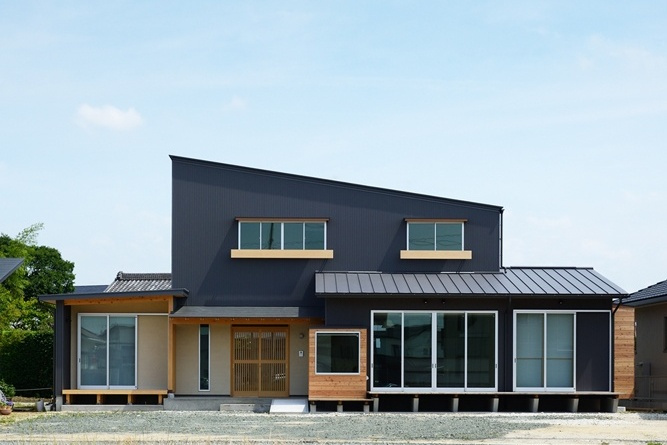 片流れ屋根とｳｯﾄﾞﾃﾞｯｷがあるおしゃれな家　豊橋市 牛川町の家2015
