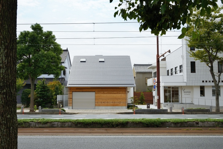 豊橋市 八町通の家「国道沿いのビルトインガレージのある家」