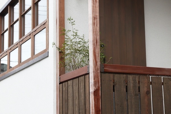 土地の高低差を活かしたガレージハウス｜木造住宅×吹抜け×大空間