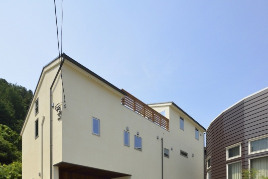 二世帯住宅＋中庭＋三階建てのライフスタイル