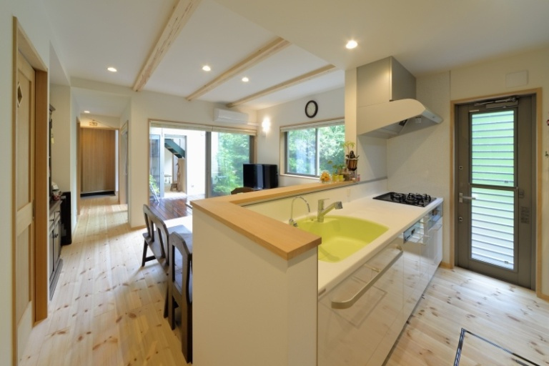 二世帯住宅 シンプルで使いやすいキッチン