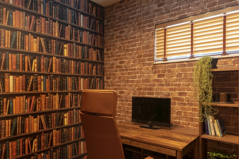 異空間な雰囲気の書斎