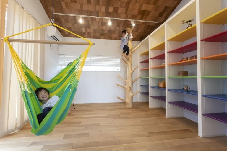 吹き抜けと中庭のある家│木造住宅×スキップフロア×おしゃれな家