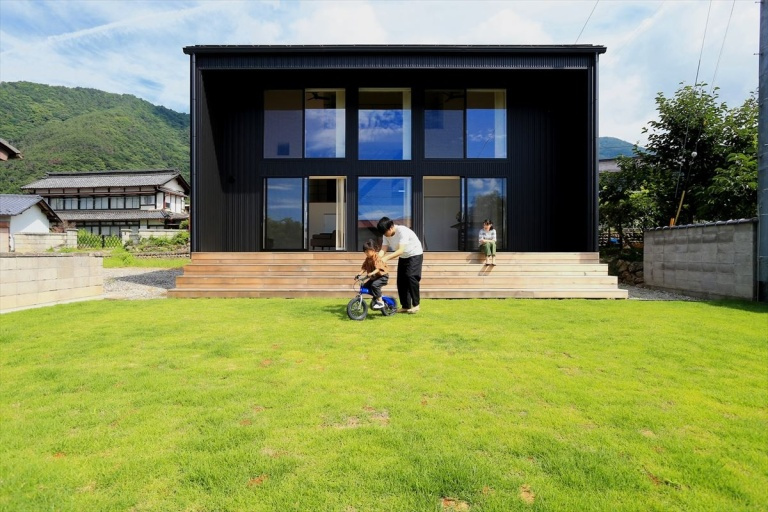 スキップフロアのある、3層吹き抜けの家（坂城町）