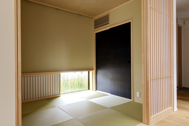 【東京都目黒区】リビングの脇に設けた和室