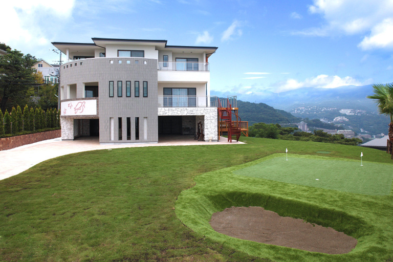 【伊豆の別荘建築】船上のくつろぎを再現した 絶景を楽しむ熱海の別荘