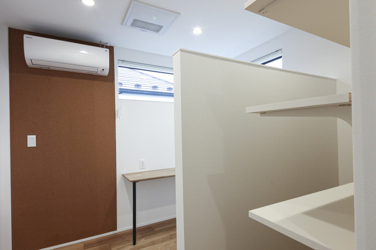 【東京都世田谷区】作業もできる大型パントリー