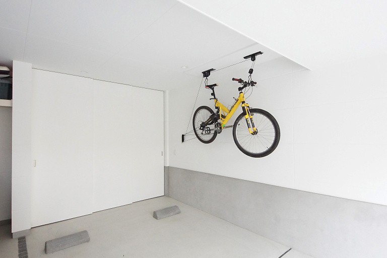 【東京都大田区】自転車と愛車を格納できるビルドインガレージ